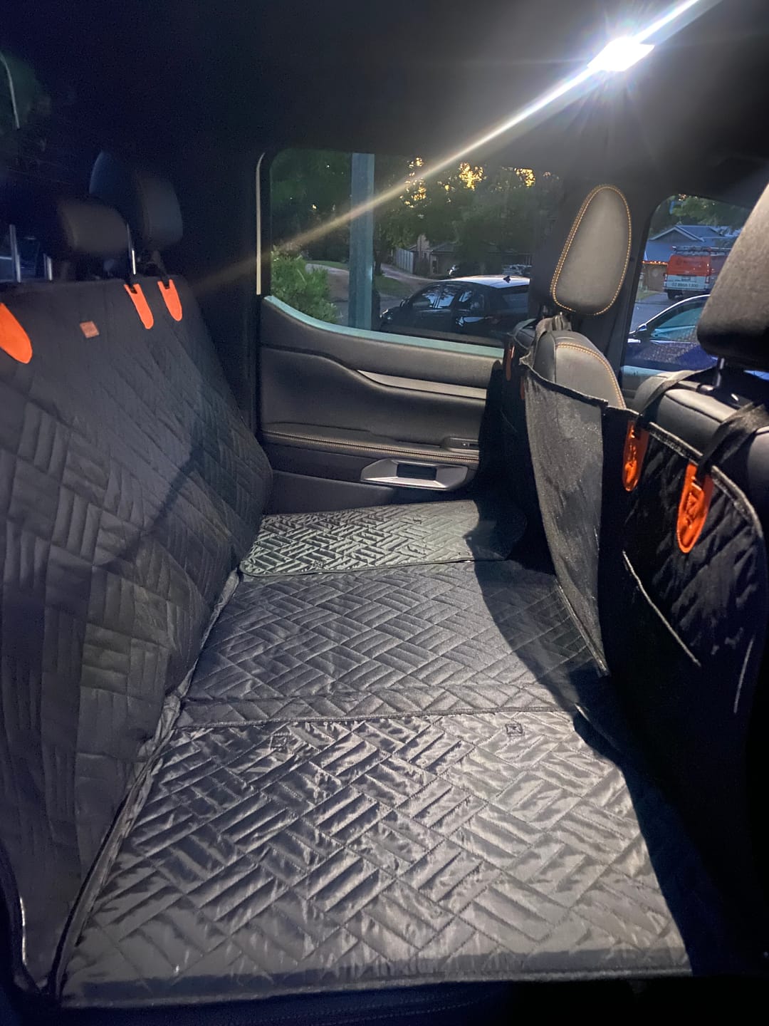 CozyPilot™ Hard Bottom Autositzschutz (Belastbar bis 180kg)